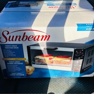 Sunbeam Black and Silver Toaster Oven